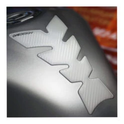 OneDesign Tank Pad Soft Touch Carbon -Motor Liefhebbers Winkel onedesign tank pad soft touch carbon 3